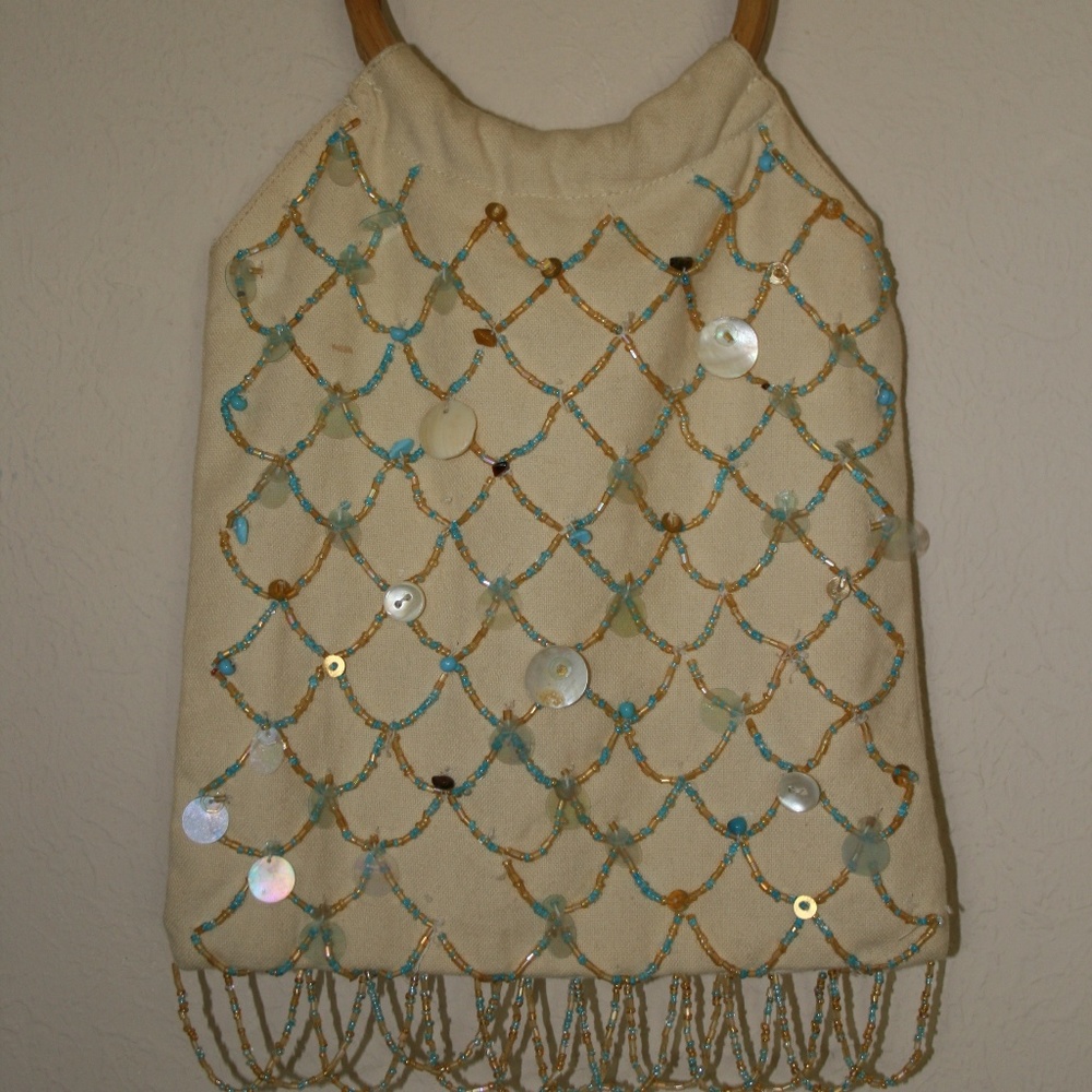 Ladies bag w/ beads & shells-wood round handle